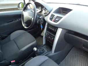 PEUGEOT 207 1.6 16V Swiss Edition