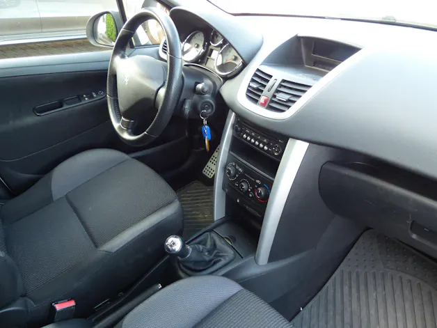 PEUGEOT 207 1.6 16V Swiss Edition