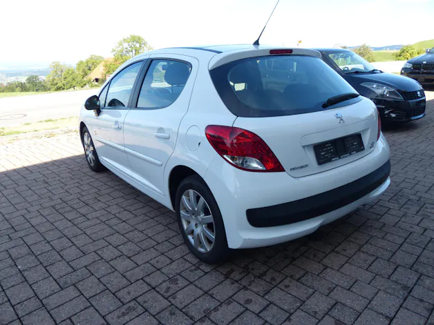 PEUGEOT 207 1.6 16V Swiss Edition