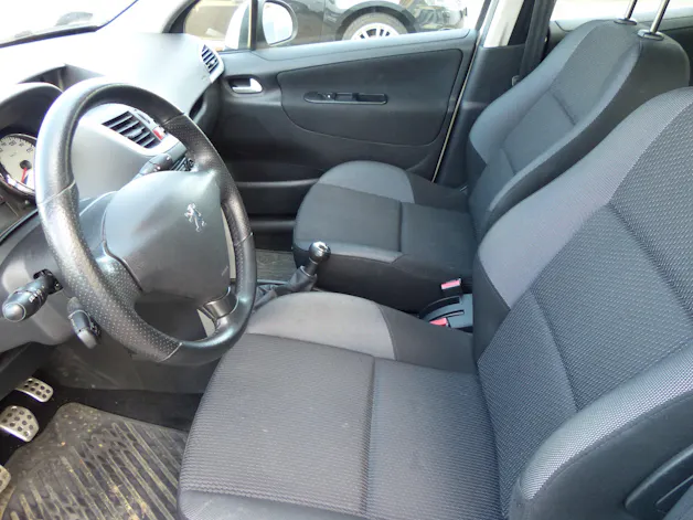 PEUGEOT 207 1.6 16V Swiss Edition