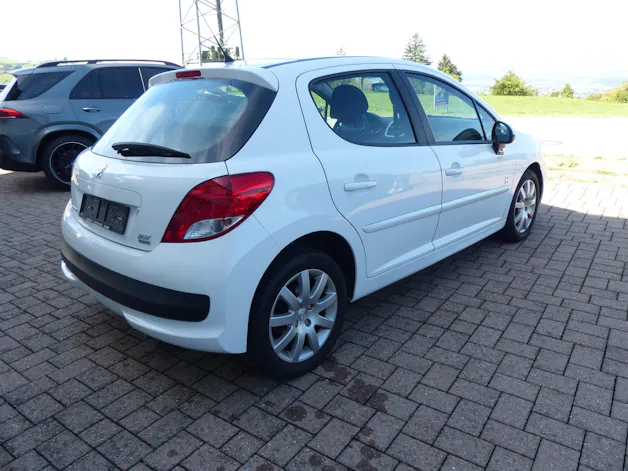 PEUGEOT 207 1.6 16V Swiss Edition