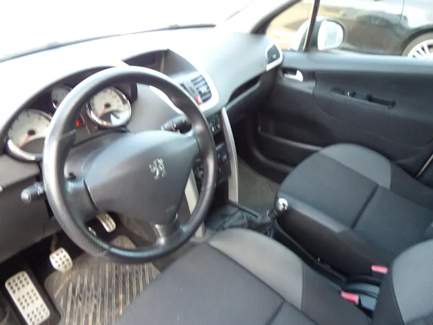 PEUGEOT 207 1.6 16V Swiss Edition