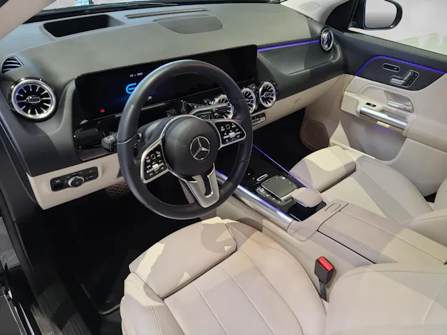 MERCEDES-BENZ EQA 250