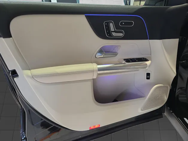 MERCEDES-BENZ EQA 250