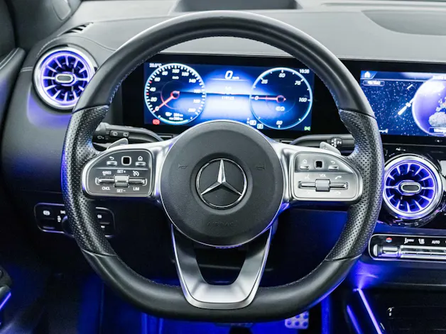 MERCEDES-BENZ EQA 300 4MATIC