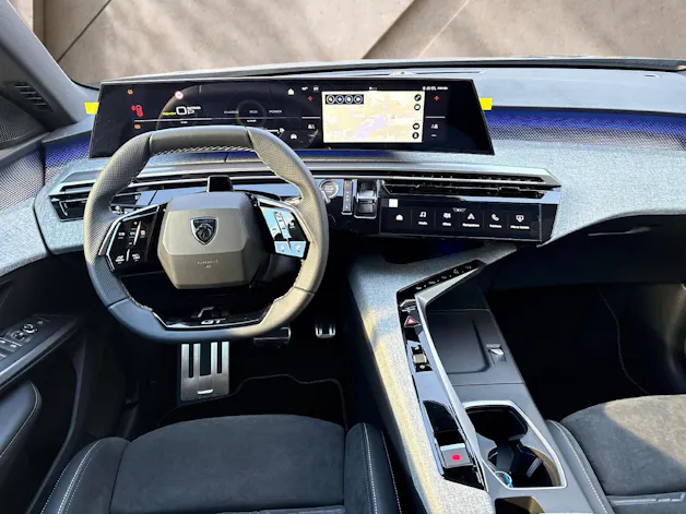 PEUGEOT 5008 1.6 PHEV 225 GT Exclusive
