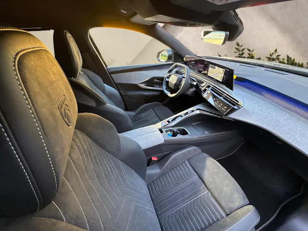PEUGEOT 5008 1.6 PHEV 225 GT Exclusive