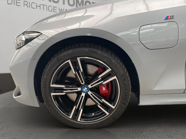 BMW 330e xDrive SAG Touring