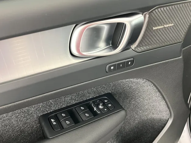 VOLVO XC40 2.0 B3 MH Plus Dark