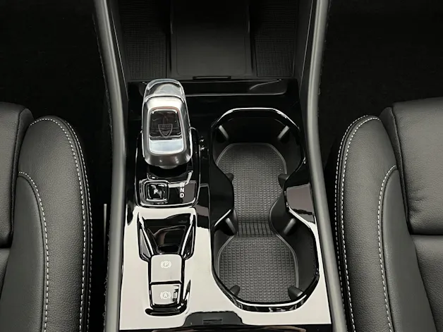 VOLVO XC40 2.0 B3 MH Plus Dark