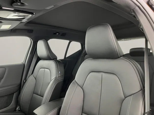 VOLVO XC40 2.0 B3 MH Plus Dark