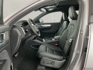 VOLVO XC40 2.0 B3 MH Plus Dark
