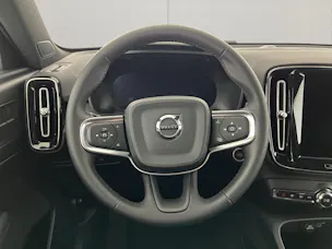 VOLVO XC40 2.0 B3 MH Plus Dark