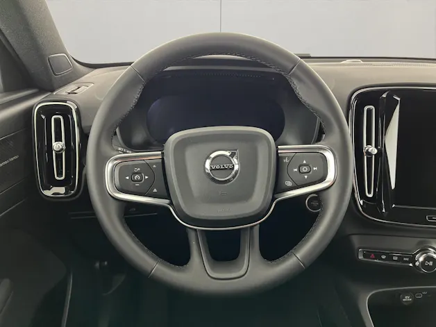 VOLVO XC40 2.0 B3 MH Plus Dark