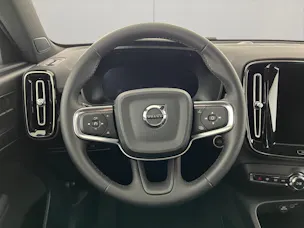 VOLVO XC40 2.0 B3 MH Plus Dark