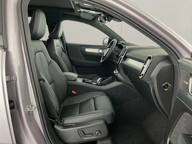 VOLVO XC40 2.0 B3 MH Plus Dark