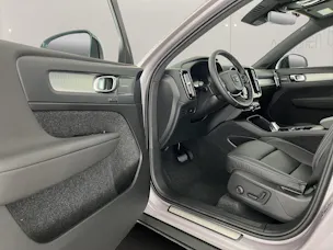 VOLVO XC40 2.0 B3 MH Plus Dark