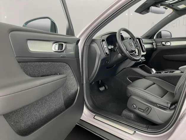 VOLVO XC40 2.0 B3 MH Plus Dark