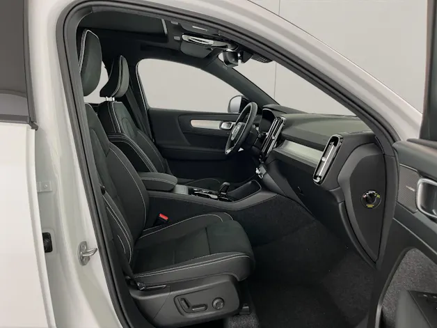 VOLVO XC40 2.0 B3 MH Plus Dark