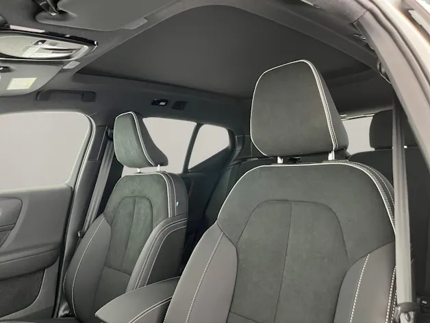 VOLVO XC40 2.0 B3 MH Plus Dark