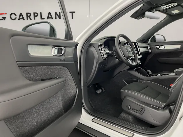 VOLVO XC40 2.0 B3 MH Plus Dark