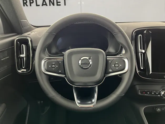 VOLVO XC40 2.0 B3 MH Plus Dark