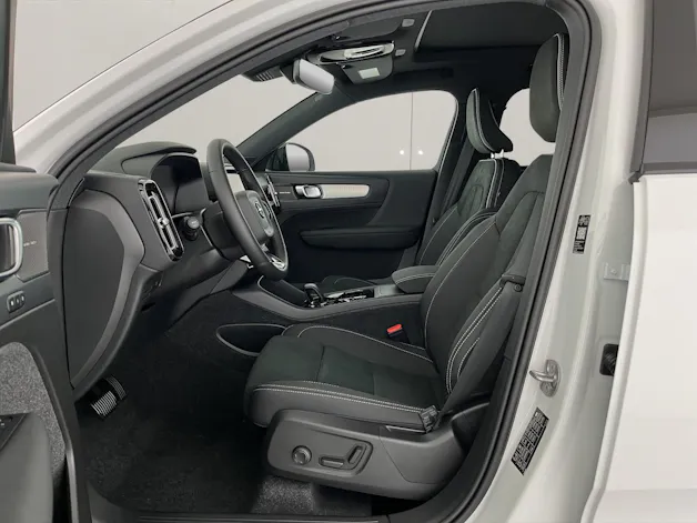 VOLVO XC40 2.0 B3 MH Plus Dark
