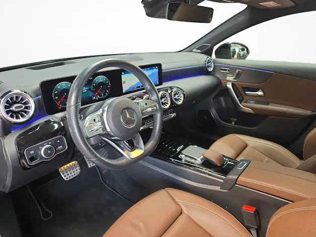 MERCEDES-BENZ A 220 4MATIC AMG Line