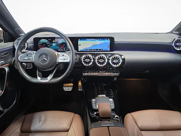 MERCEDES-BENZ A 220 4MATIC AMG Line