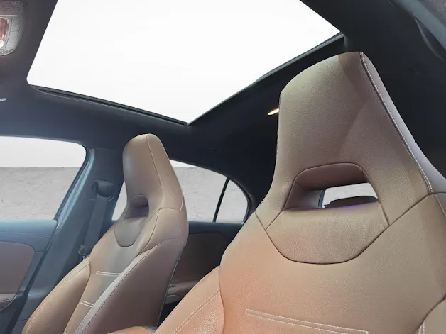 MERCEDES-BENZ A 220 4MATIC AMG Line