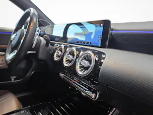 MERCEDES-BENZ A 220 4MATIC AMG Line