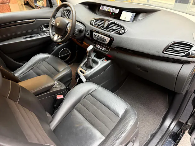 RENAULT Grand Scénic 2.0 dCi 150 Privilège 7P
