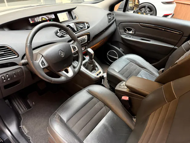 RENAULT Grand Scénic 2.0 dCi 150 Privilège 7P