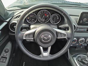 https://vehicle.imgix.net/4449705/839a6c60-3544-48b2-9a50-172b53f1a602.jpg