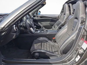 https://vehicle.imgix.net/4449705/9068cc10-b8cb-477f-b35f-6b2dde82c841.jpg