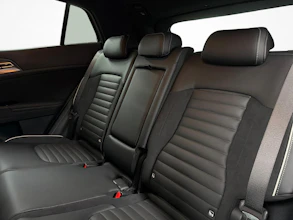 https://vehicle.imgix.net/4449763/c30368f0-0cbd-44cc-9ebf-10f0f0c85c52.jpg