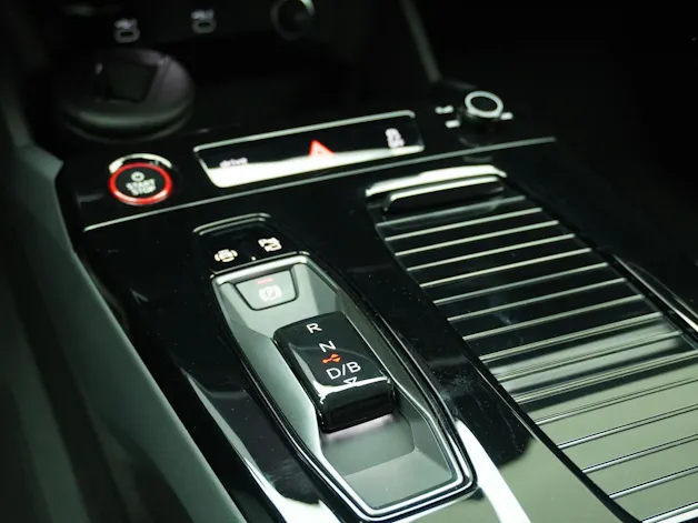 AUDI S6 e-tron Avant quattro