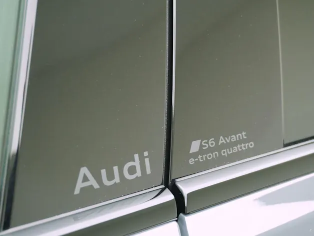 AUDI S6 e-tron Avant quattro