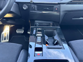 https://vehicle.imgix.net/4449904/c1f9d079-1751-420d-b259-2a2b3e0545e1.jpg