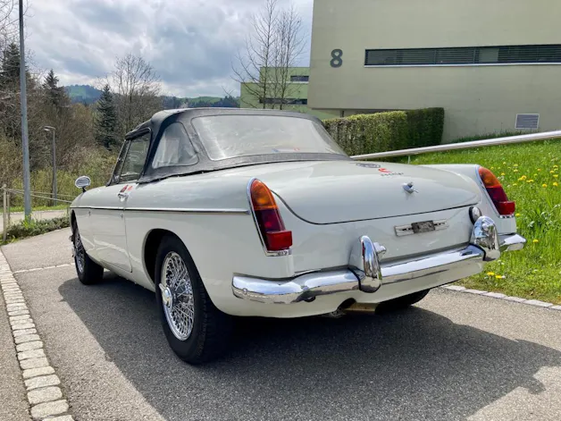 MG B