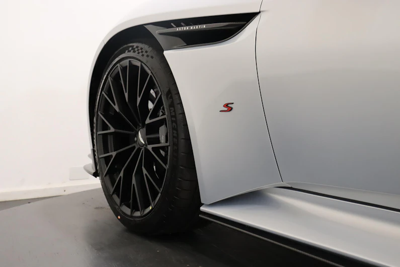 image du véhicule ASTON MARTIN DB12