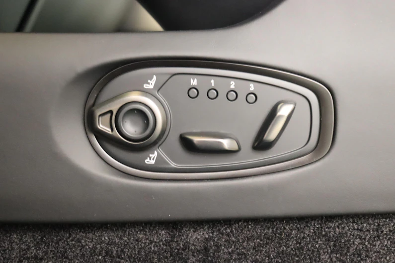 image du véhicule ASTON MARTIN DB12