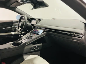 image du véhicule ASTON MARTIN DB12 Coupé 4.0 S V8 Bi-Turbo