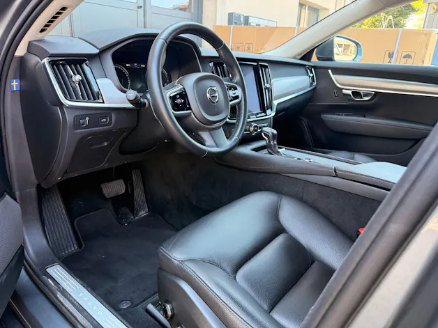 VOLVO V90 2.0 D3 Momentum