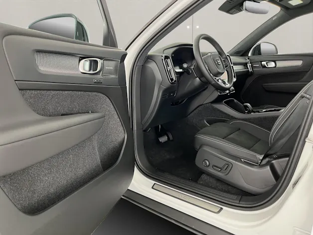 VOLVO EX40 Twin Black Edition AWD