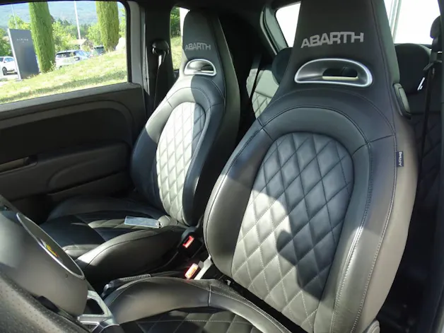 FIAT 595 Abarth 1.4 T-Jet 165 Turismo