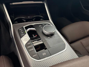 https://vehicle.imgix.net/4450374/df2a4417-aa10-4d49-a6e0-2df878882857.jpg