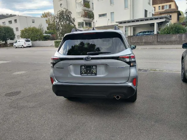 Subaru Forester Station 2.0i e-Boxer Swiss Plus