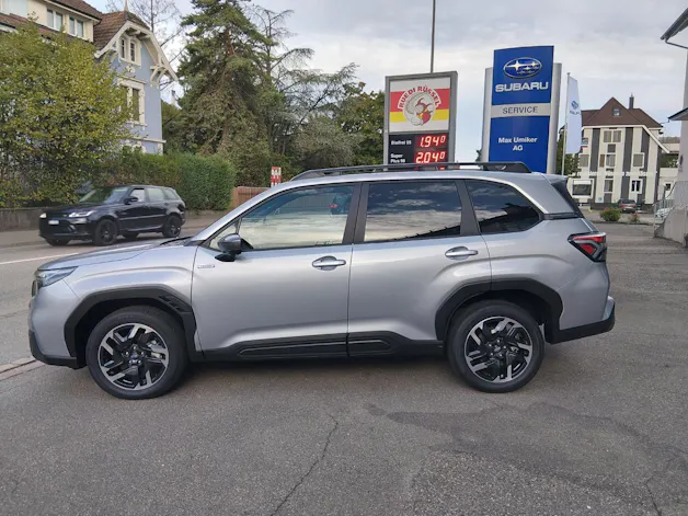 Subaru Forester Station 2.0i e-Boxer Swiss Plus