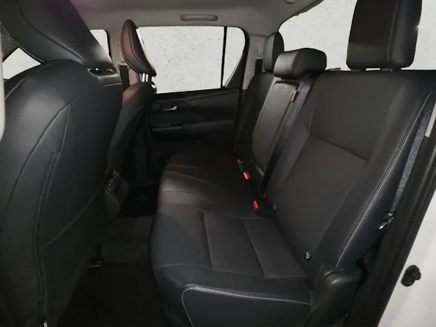 Toyota Hilux Double Cab.-Pick-up 2.8 D-4D MHEV 204 Invincible
